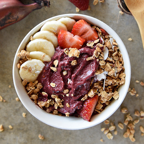 Supergreen Acai Bowl with Fruit & Berries